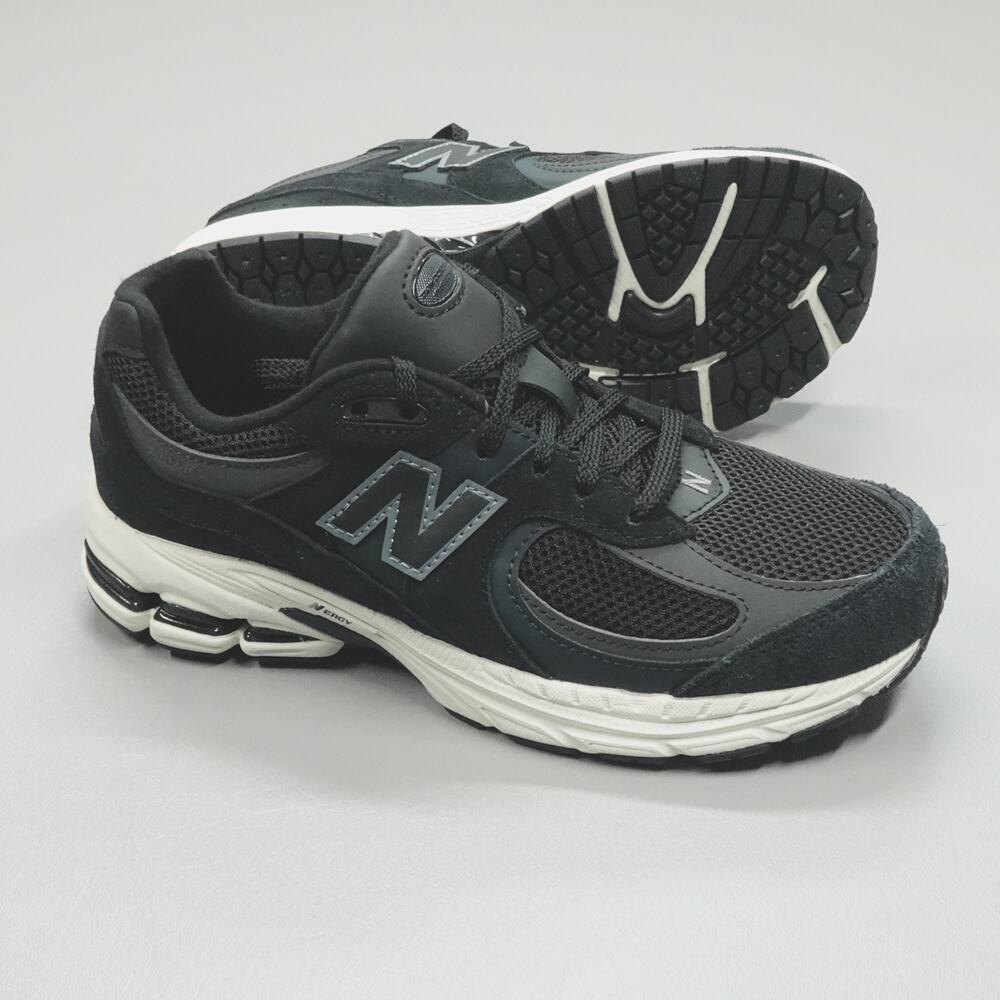 New Balance 2002 Kids' Athletic Running Shoes Size 5 Black GC2002BK